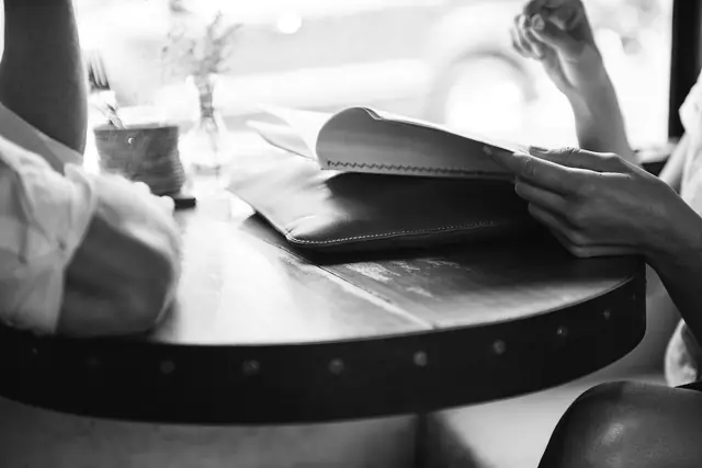 People reading and catching up at a cafe table